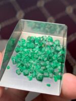 Discovering a Rare Swat Emerald: 34.29 Carats, Rough Form - Image 11