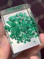 Discovering a Rare Swat Emerald: 34.29 Carats, Rough Form - Image 8