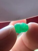 Radiant Swat Emerald: 3.27ct Crystal (10.55 x 6.88 x 6.96 mm) - Image 2