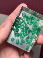 Raw Elegance in Quantity: 37.24 Carat Emerald Rough Lot from Swat Valley - Image 4