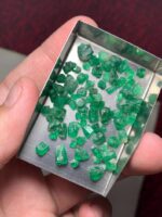 Raw Elegance in Quantity: 37.24 Carat Emerald Rough Lot from Swat Valley - Image 10