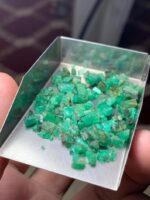 A Glimpse into Panjshir’s Hidden Treasures: 31.0ct Emerald Rough Lot - Image 12