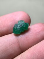 Discover the Beauty of a 4.95ct Emerald Crystal - Image 3