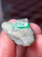32.33-Carat Swat Emerald Specimen: A Balanced Crystal With Natural Strength - Image 4