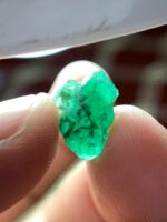 Discover the Beauty of a 4.95ct Emerald Crystal - Image 4