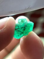 Discover the Beauty of a 4.95ct Emerald Crystal - Image 5