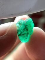 Discover the Beauty of a 4.95ct Emerald Crystal - Image 6