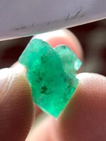 Discover the Beauty of a 4.95ct Emerald Crystal - Image 10