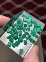 40.15 Ct Swat Emerald Rough Lot – Elongated Form with Strong Depth - Image 2