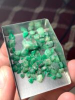 A Striking 49.95-Carat Emerald Rough Lot from Swat Valley - Image 5