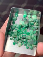 A Striking 49.95-Carat Emerald Rough Lot from Swat Valley - Image 7
