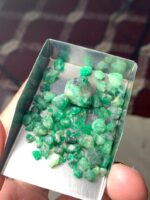 A Striking 49.95-Carat Emerald Rough Lot from Swat Valley - Image 8