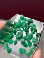 Emerald Majesty: 46.30 Carat Rough Emerald Lot from Swat Valley - Image 2
