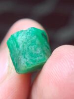 The Exceptional 10.45 ct Swat Emerald Crystal: Nature’s Green Masterpiece - Image 11