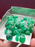 Emerald Majesty: 46.30 Carat Rough Emerald Lot from Swat Valley - Image 4
