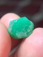 The Exceptional 10.45 ct Swat Emerald Crystal: Nature’s Green Masterpiece - Image 4