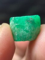 The Exceptional 10.45 ct Swat Emerald Crystal: Nature’s Green Masterpiece - Image 8