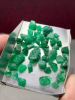 Emerald Majesty: 46.30 Carat Rough Emerald Lot from Swat Valley - Image 9