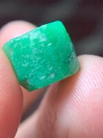 The Exceptional 10.45 ct Swat Emerald Crystal: Nature’s Green Masterpiece - Image 9