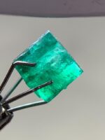 Pure Elegance in Green: 2.06 Carat Emerald Crystal from Swat Valley, Pakistan - Image 2