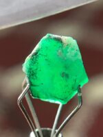 A 3.44ct Swat Emerald Crystal: Vivid Green Elegance from Pakistan - Image 2