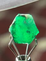 A 3.44ct Swat Emerald Crystal: Vivid Green Elegance from Pakistan - Image 3