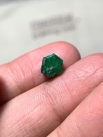 A 3.44ct Swat Emerald Crystal: Vivid Green Elegance from Pakistan - Image 4