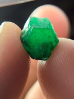 A 3.44ct Swat Emerald Crystal: Vivid Green Elegance from Pakistan - Image 5