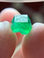 Pure Elegance in Green: 2.06 Carat Emerald Crystal from Swat Valley, Pakistan - Image 8