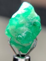 Radiant Beauty in Green: 7.06ct Emerald Crystal from Swat - Image 4