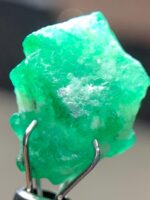 Radiant Beauty in Green: 7.06ct Emerald Crystal from Swat - Image 6