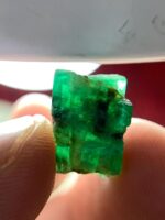 Striking Natural Form: 10.20 Carat Emerald Crystal from Swat - Image 9