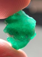 Radiant Beauty in Green: 7.06ct Emerald Crystal from Swat - Image 10