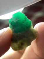 Showcasing a 19.07 ct Swat Emerald Specimen: Nature’s Green Gem - Image 2