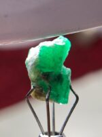 Brilliant 5.20ct Swat Emerald Crystal – Natural Geometry in Green - Image 6