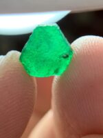 Striking Natural Beauty: 3.35 Carat Emerald Crystal from Swat Valley, Pakistan - Image 7