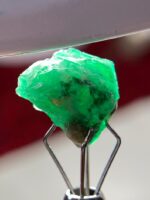 Brilliant 5.20ct Swat Emerald Crystal – Natural Geometry in Green - Image 7