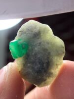Discover the Beauty of a 16.30 ct Swat Emerald Specimen - Image 2