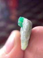 Discover the Beauty of a 16.30 ct Swat Emerald Specimen - Image 3
