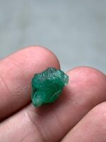 5.45ct Natural Emerald Crystal from Swat Valley – Untreated Collector's Gem (13.06 × 9.32 × 7.96 mm) - Image 4