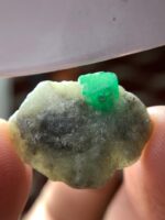 Discover the Beauty of a 16.30 ct Swat Emerald Specimen - Image 4