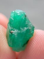 5.45ct Natural Emerald Crystal from Swat Valley – Untreated Collector's Gem (13.06 × 9.32 × 7.96 mm) - Image 6