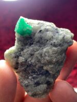 117ct Swat Emerald Specimen – Natural Crystal Elegance in Vivid Green - Image 2