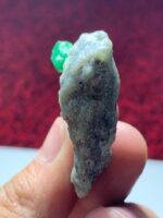 117ct Swat Emerald Specimen – Natural Crystal Elegance in Vivid Green - Image 3