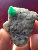 117ct Swat Emerald Specimen – Natural Crystal Elegance in Vivid Green - Image 8