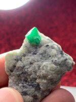 117ct Swat Emerald Specimen – Natural Crystal Elegance in Vivid Green - Image 10