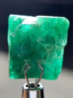 Discover the Radiance: 12.75ct Emerald Crystal from Swat – A Glimpse into Nature’s Masterpiece - Image 2