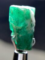 Discover the Radiance: 12.75ct Emerald Crystal from Swat – A Glimpse into Nature’s Masterpiece - Image 3