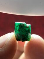 4.72 ct Swat Emerald Crystal — A Vivid Green Gem with Natural Power - Image 4