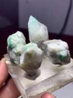 Swat Emerald Specimen Lot – Natural Green Crystals (Avg. 30x23x15mm) - Image 10